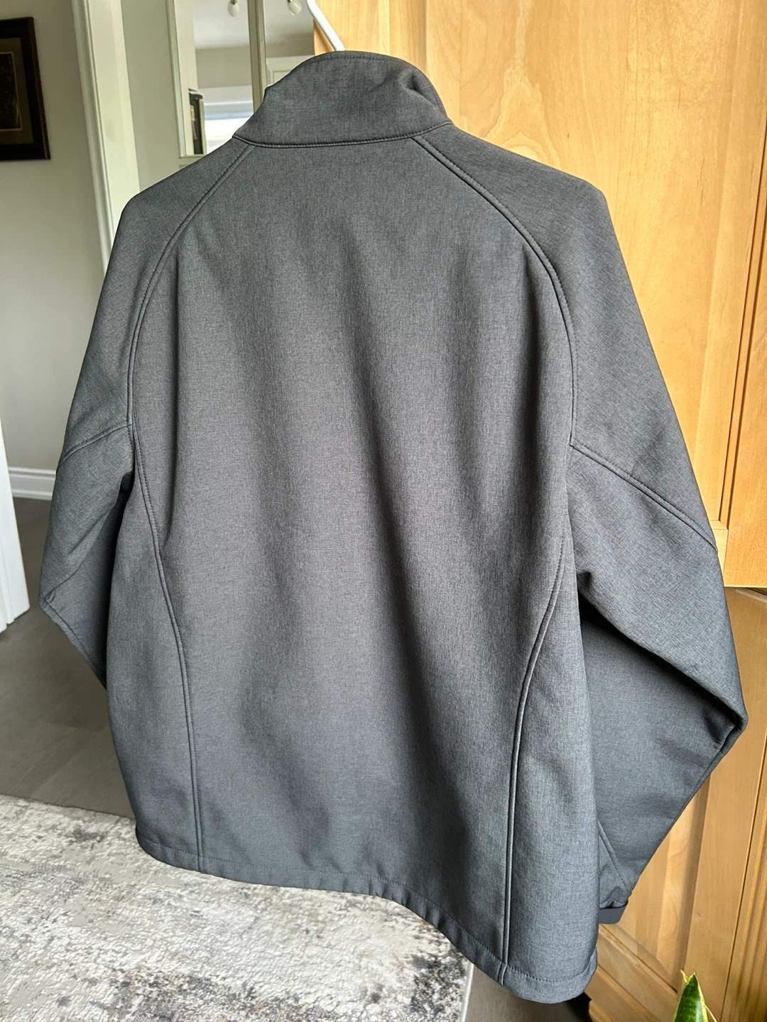 Men's Dark Grey Softshell Jacket, Size Large, never worn - photo 2