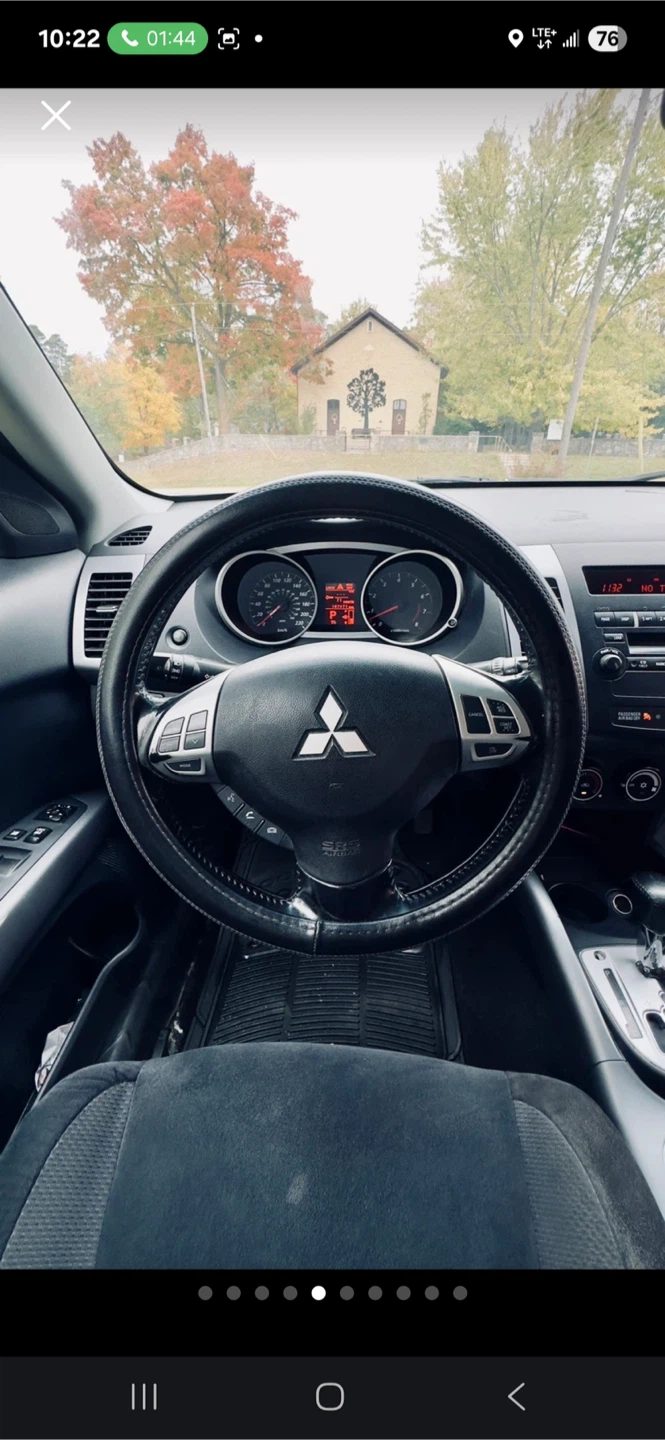 Black Mitsubishi Outlander
