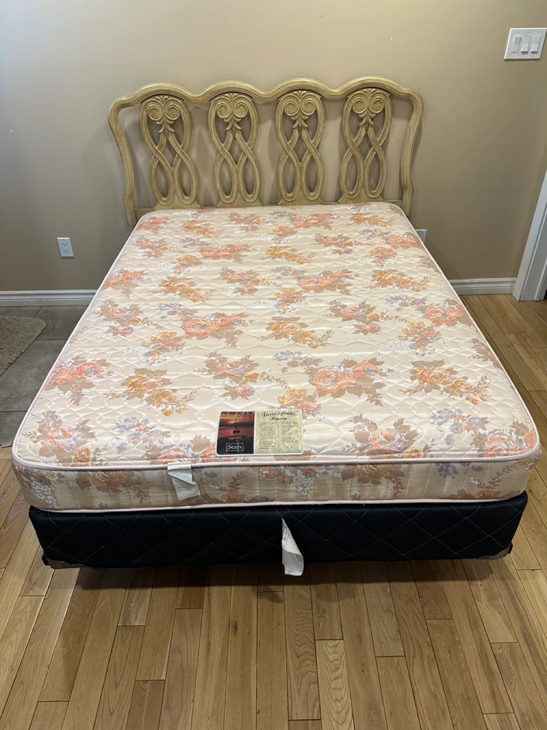 French Provincial Full / Double Wood Bed Set (CAN DELIVER)