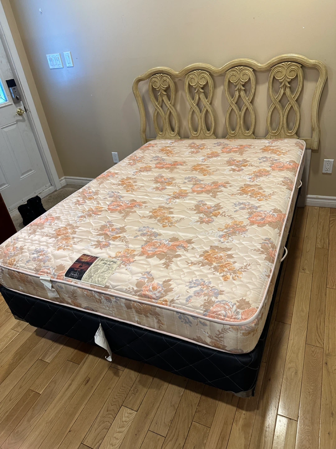 French Provincial Full / Double Wood Bed Set (CAN DELIVER) - photo 2