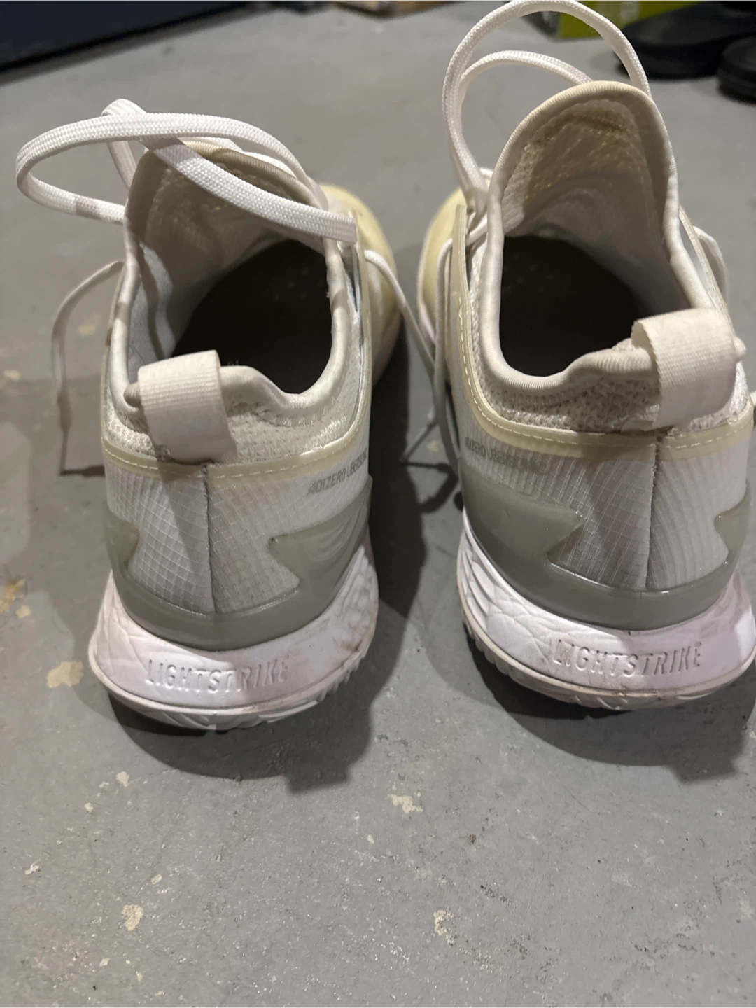 Adidas women court shoes - photo 2