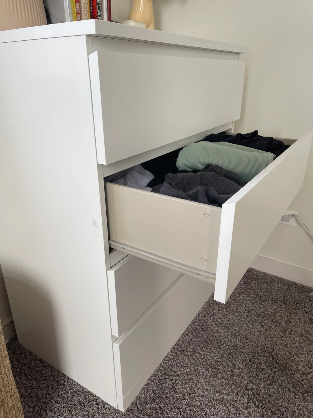 White 4-Drawer Dresser - photo 3