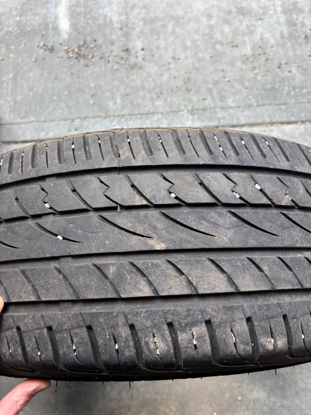 255 45 R19 104W All Season Tire - photo 3