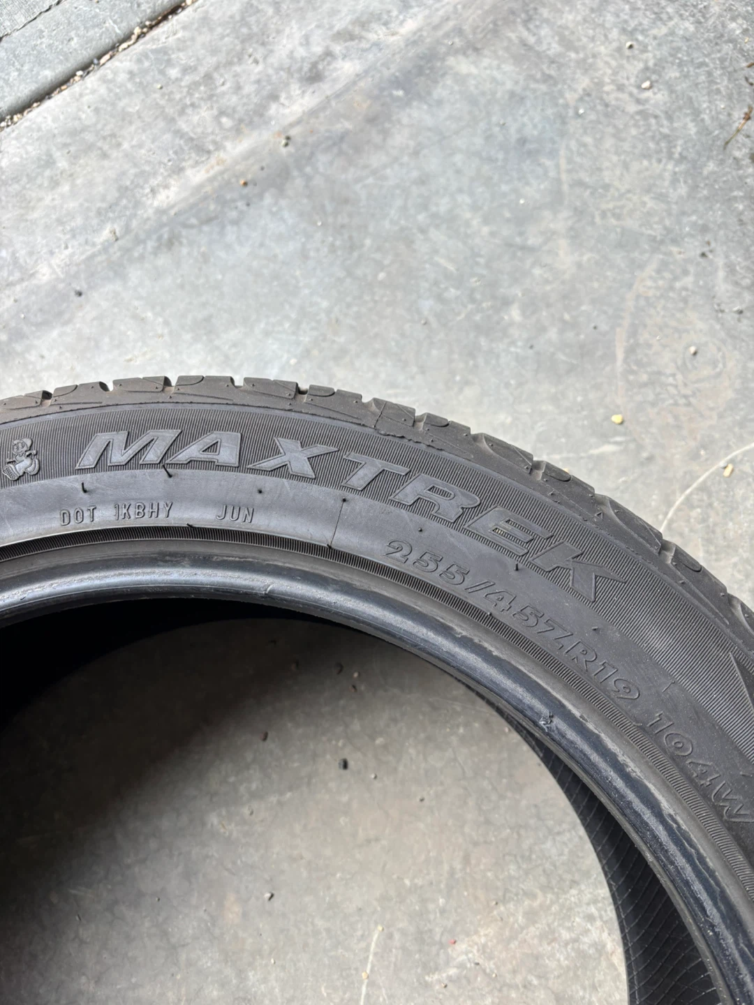 255 45 R19 104W All Season Tire - photo 2