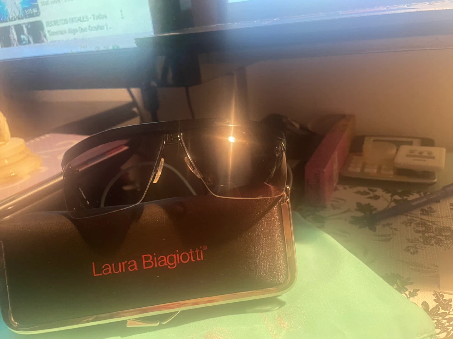 Laura Biagiotti Sunglasses with Case - photo 3