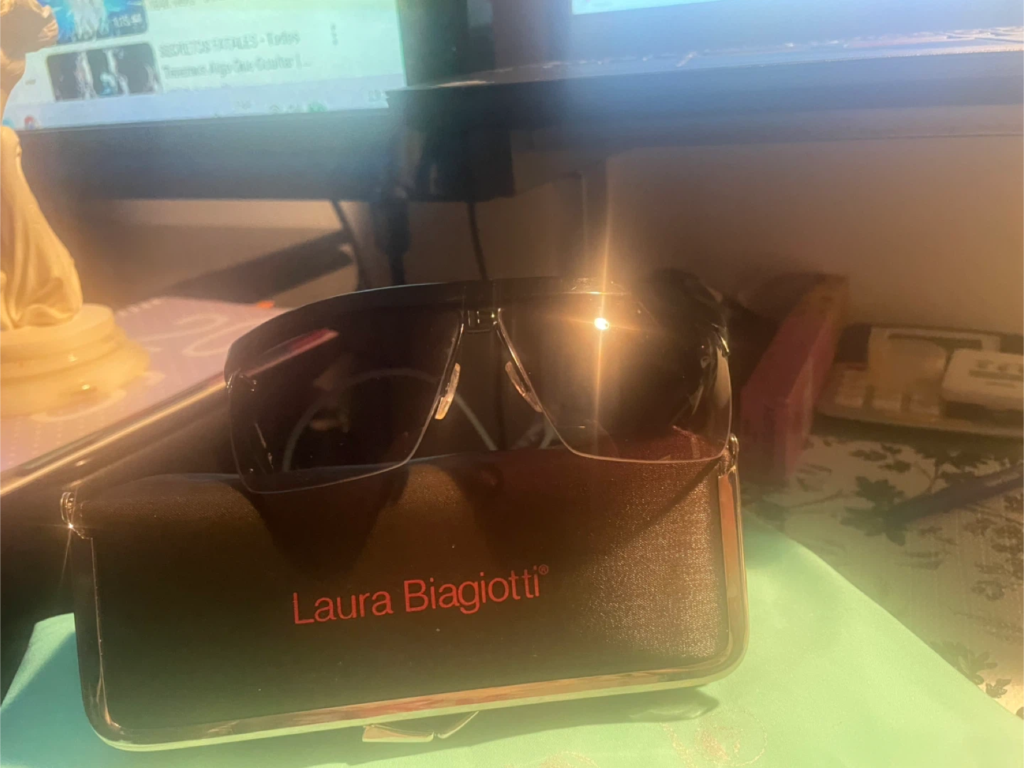 Laura Biagiotti Sunglasses with Case - photo 2
