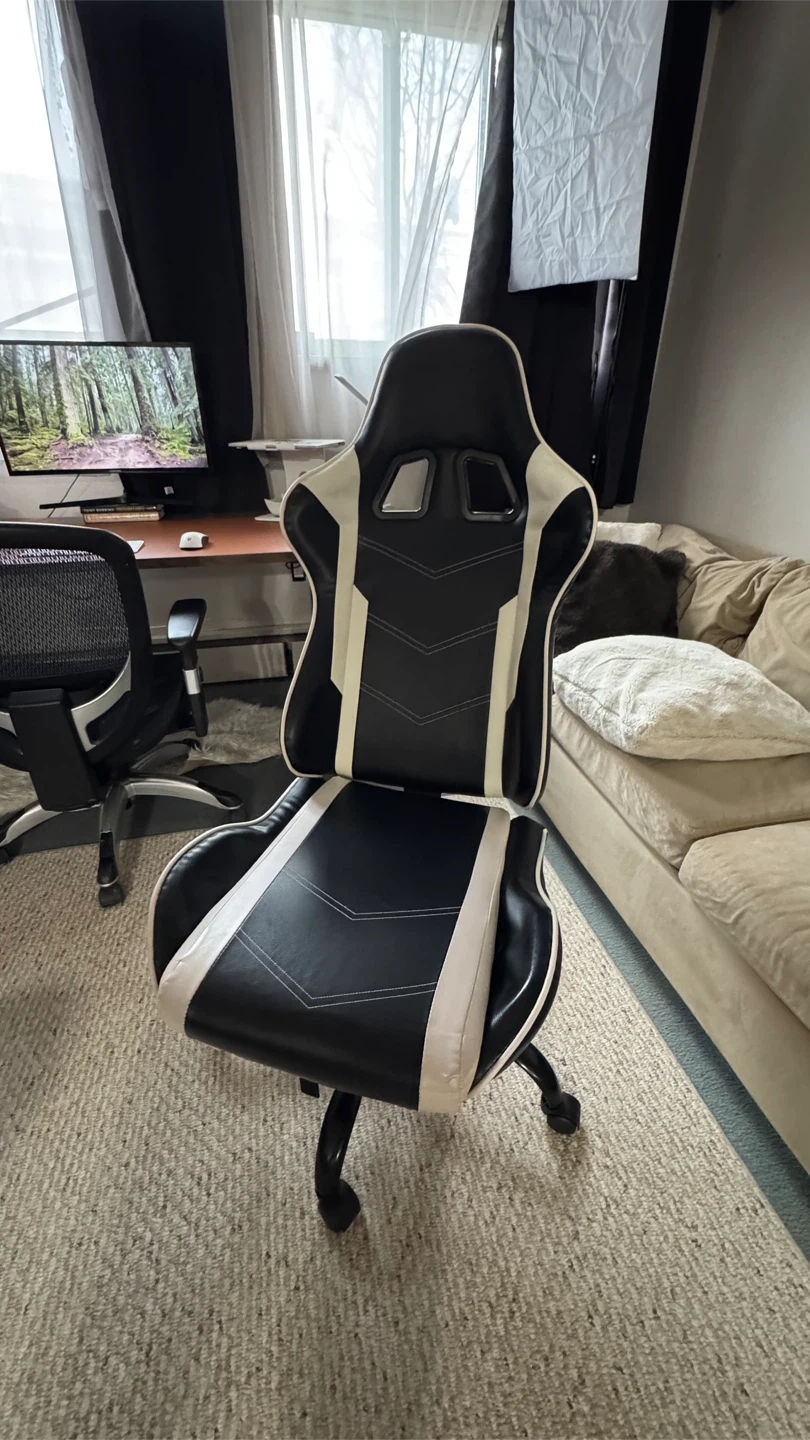 Gaming Chair with Footrest / willing to negotiate 👍🏼 - photo 2