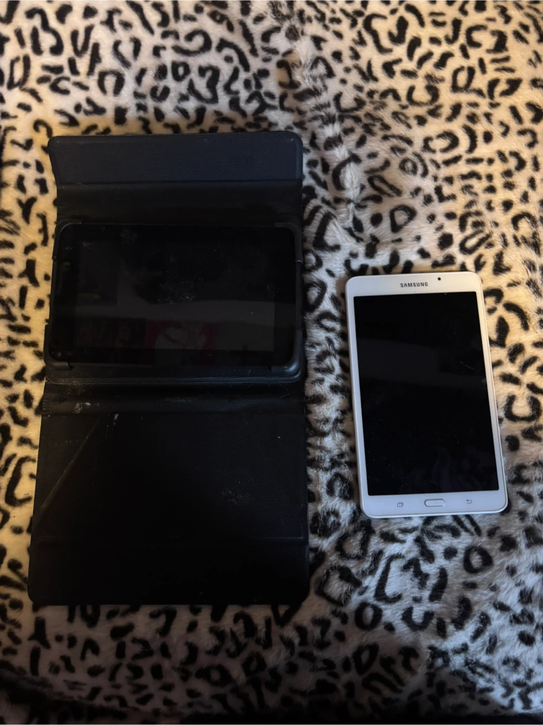 2 Samsung Tablet with Case