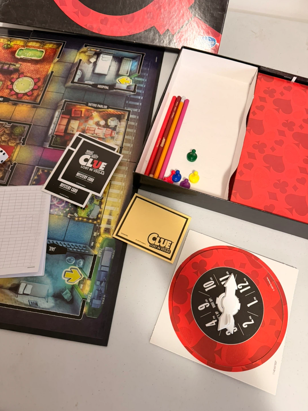 Clue Lost in Vegas Board Game - photo 3