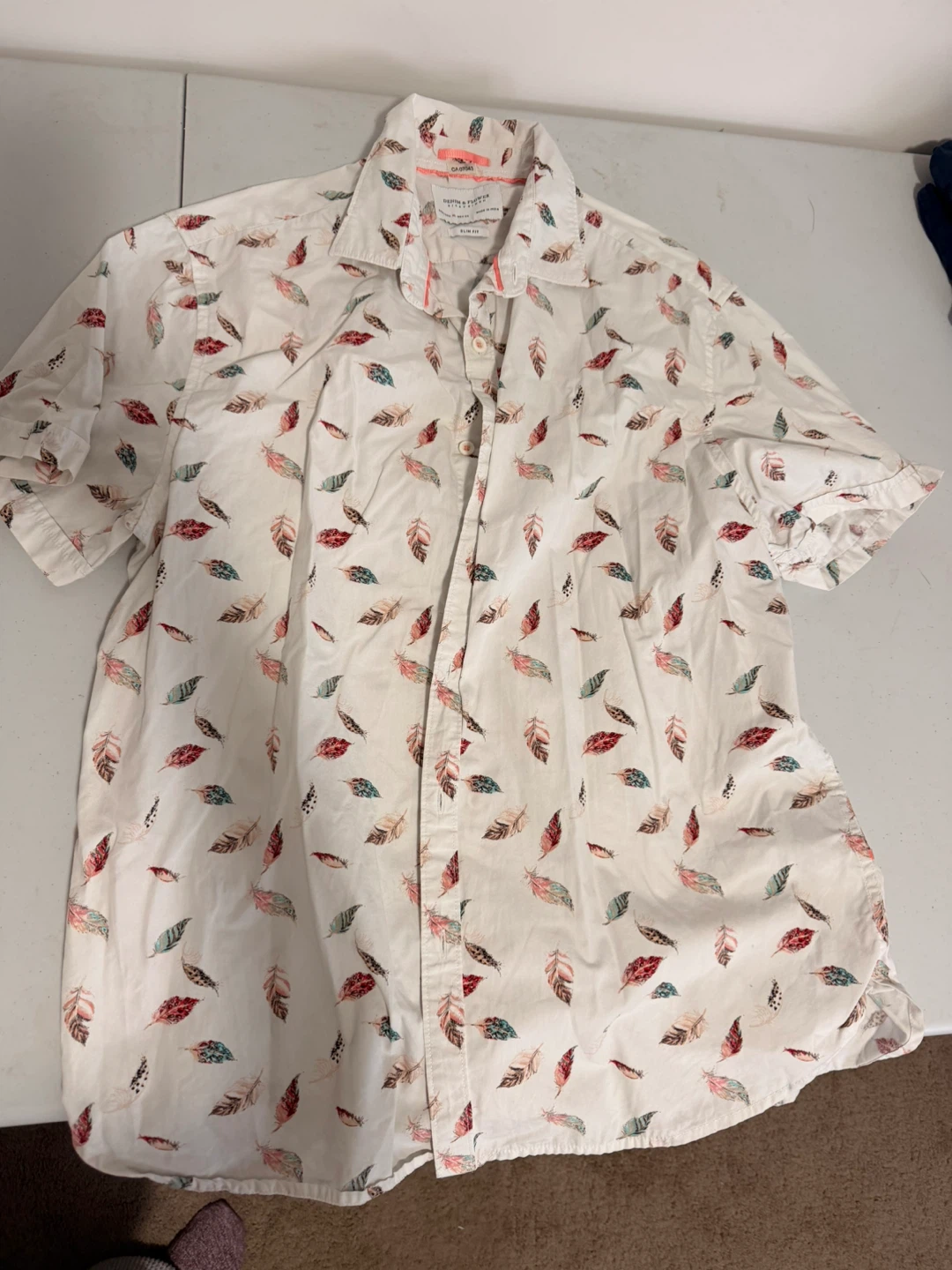 DENIM & FLOWER Feather Print Short Sleeve Shirt - XL