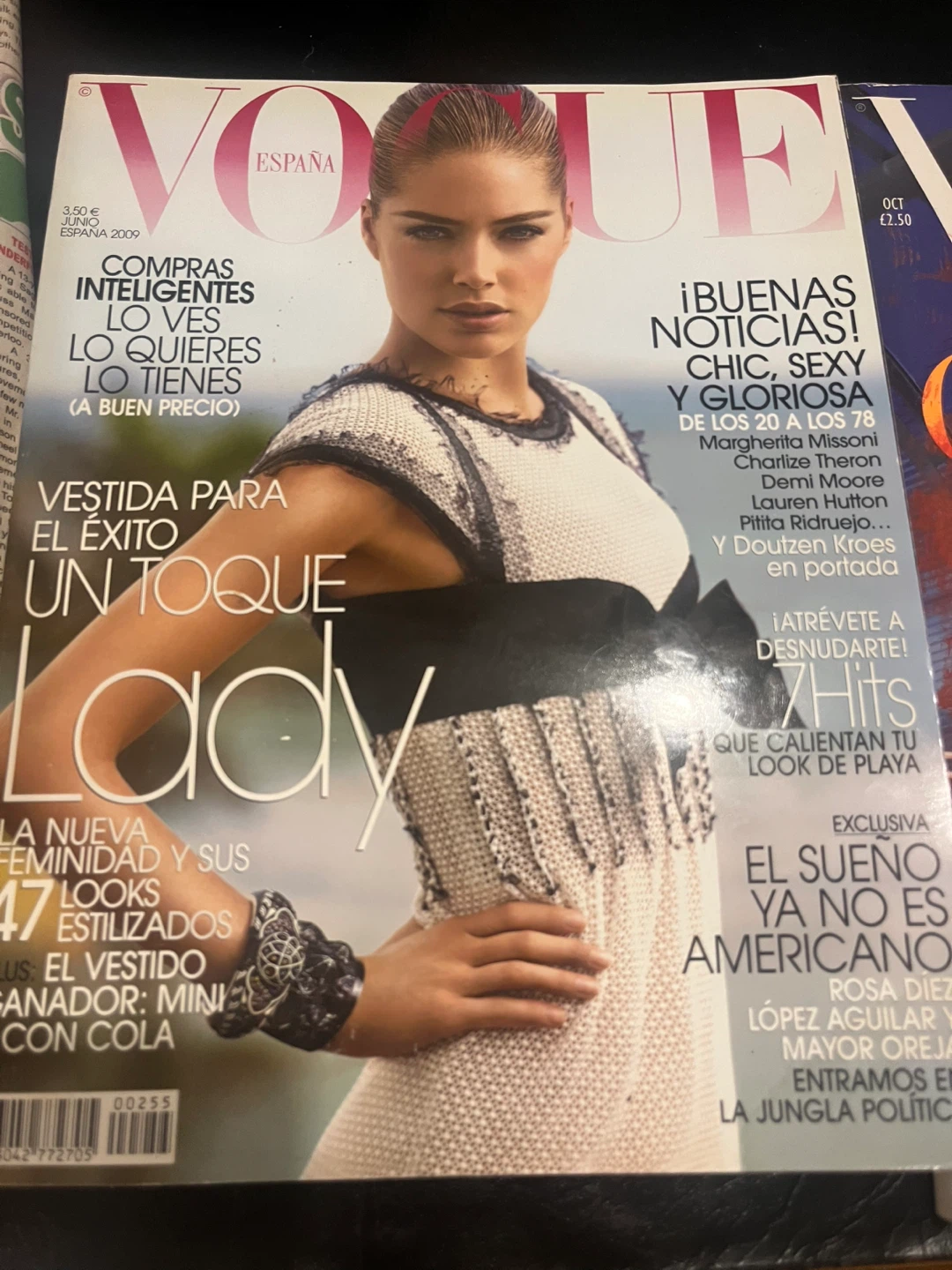 Vogue Magazine Bundle set of three Vogue UK, Spain and Canada - photo 3