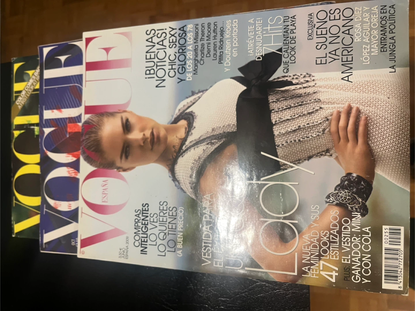Vogue Magazine Bundle set of three Vogue UK, Spain and Canada - photo 2