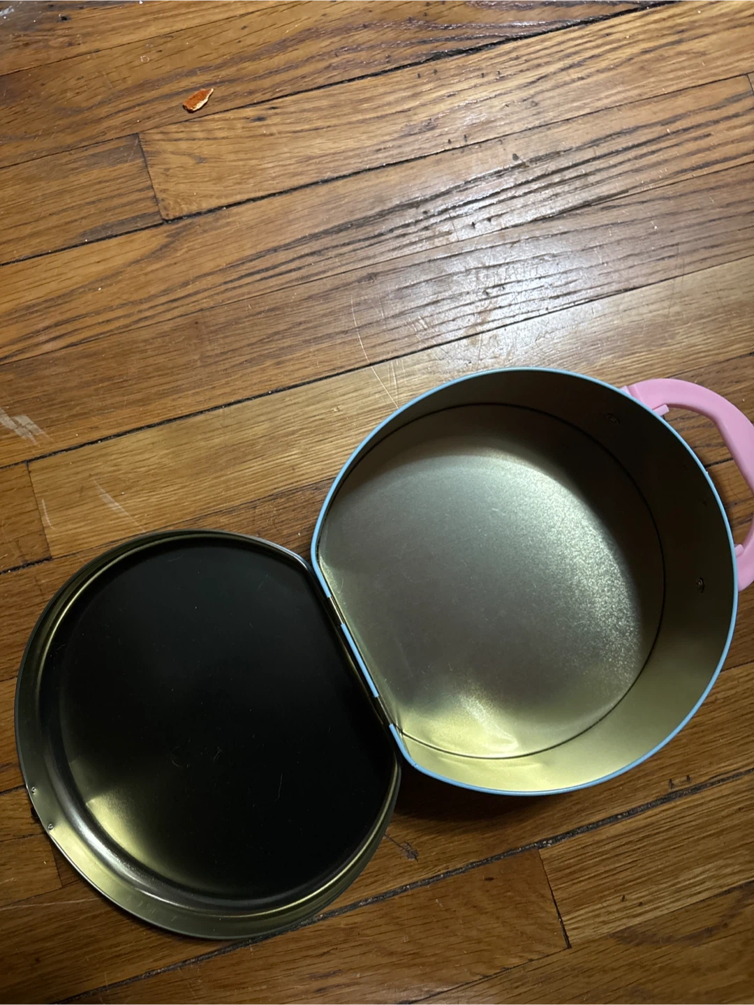 Chiikawa Character Round Tin Carrying Case - photo 2