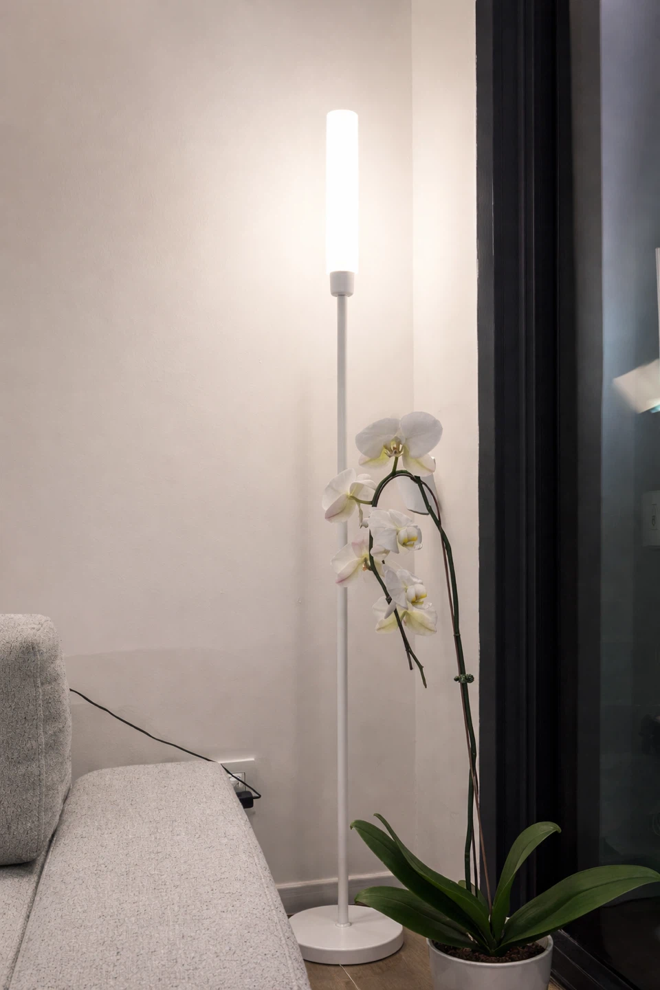 Modern Floor Lamp with Remote (Dimmable)