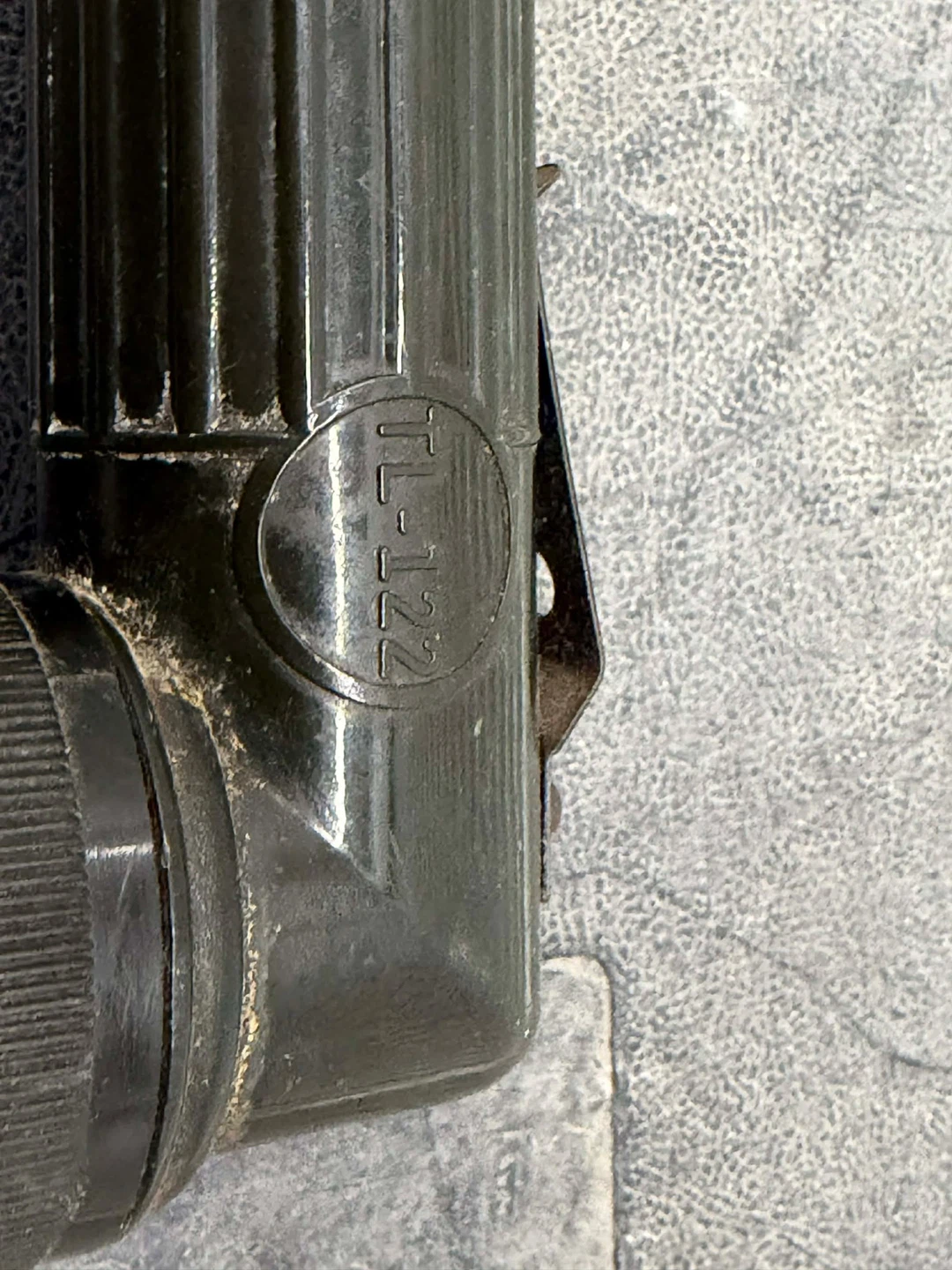 US Army TL-122 right-angle flashlight - photo 3