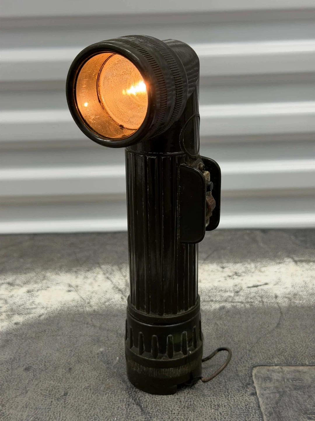 US Army TL-122 right-angle flashlight