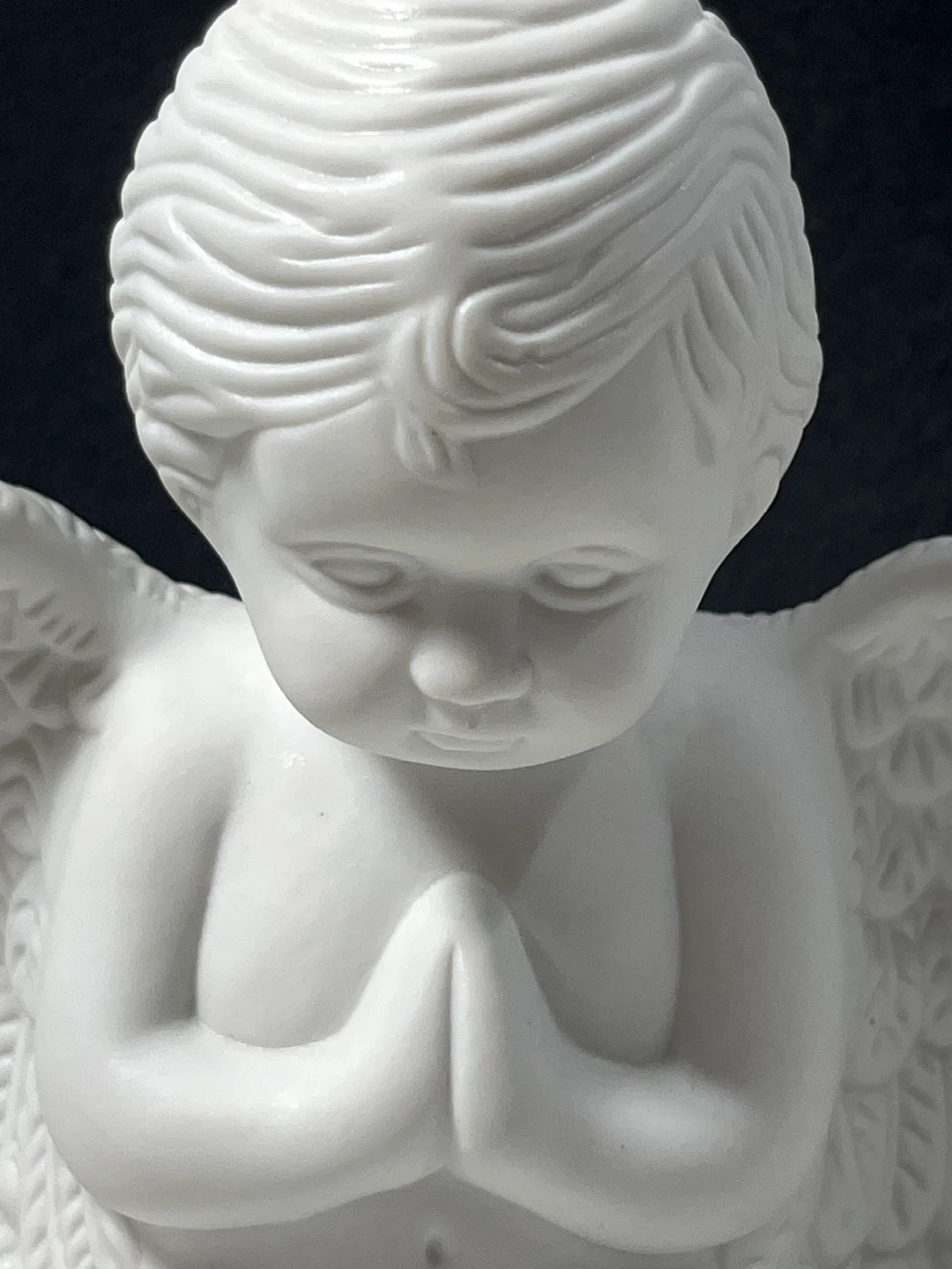 Beautiful White Cherub Angel Statue – Serene Decor / Memorial - photo 2