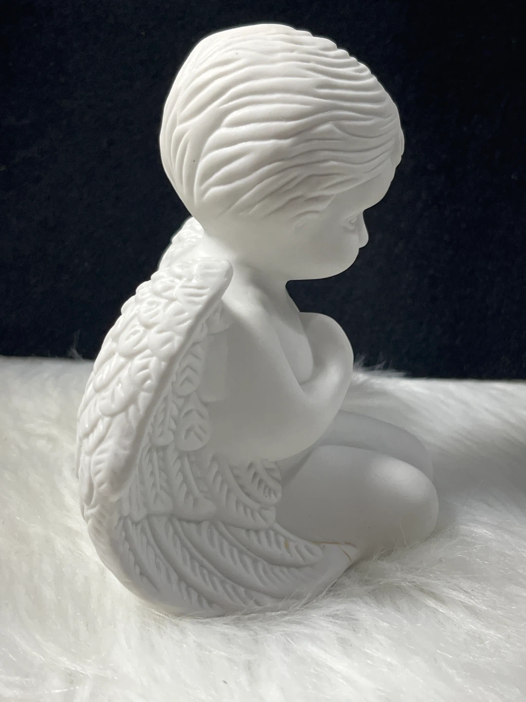 Beautiful White Cherub Angel Statue – Serene Decor / Memorial - photo 3