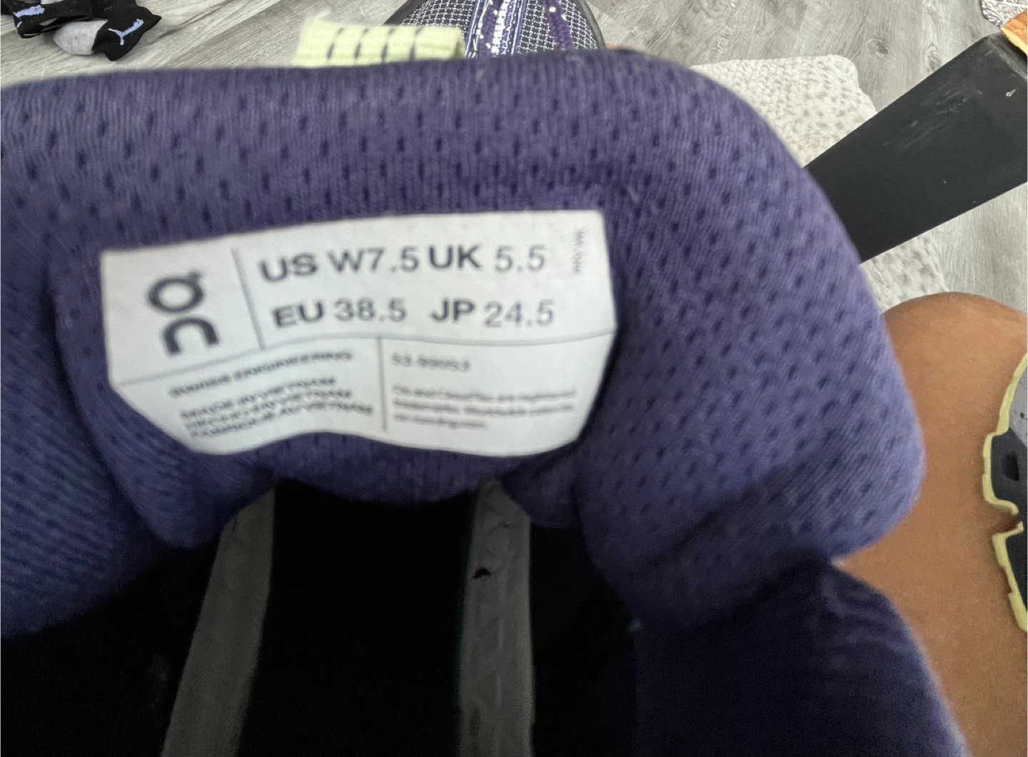 ON Cloud Hiking Boots - Women's US 7.5 - photo 3