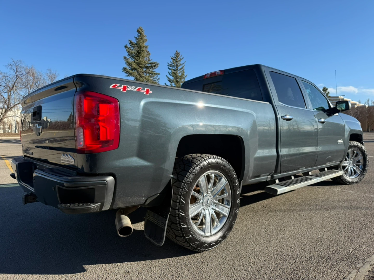 2017 Chevrolet Silverado 1500 High Country 6.2L - photo 3