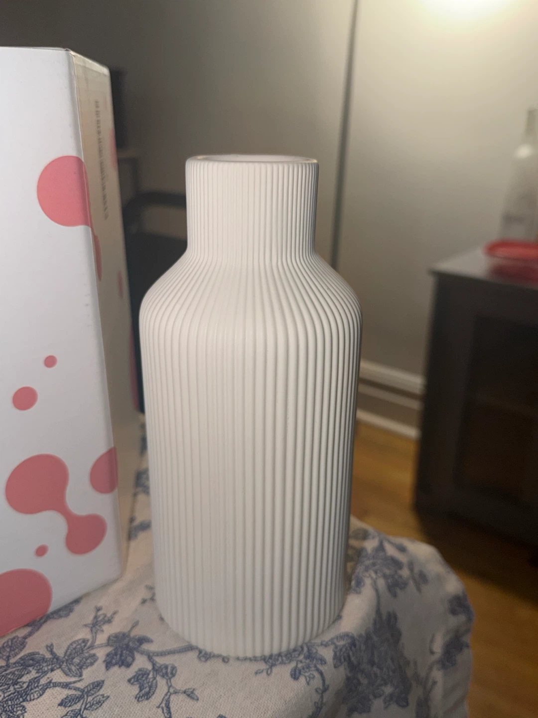 White Ceramic Flower Vase NEW/BOXED - photo 2