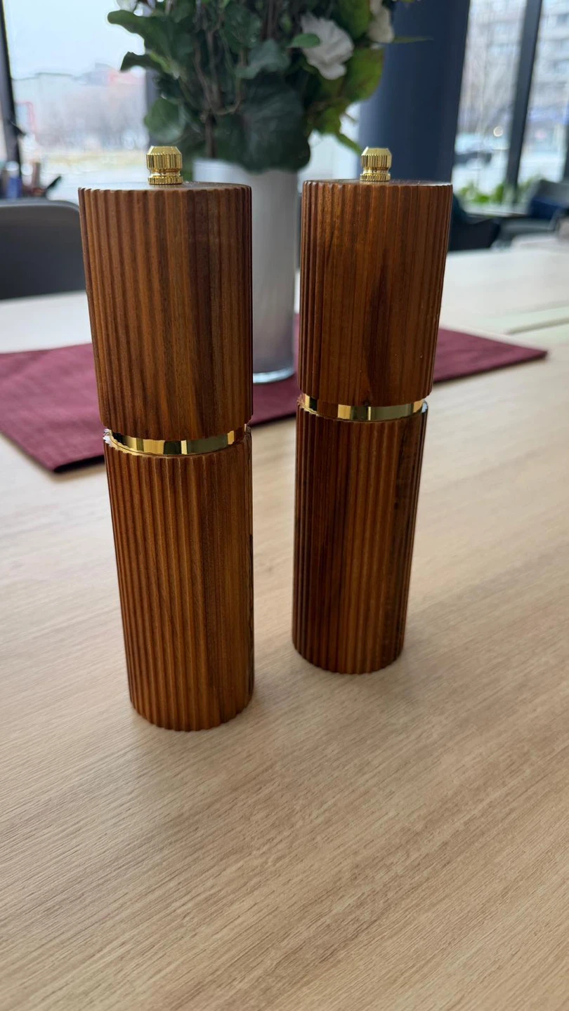 Salt & pepper shaker