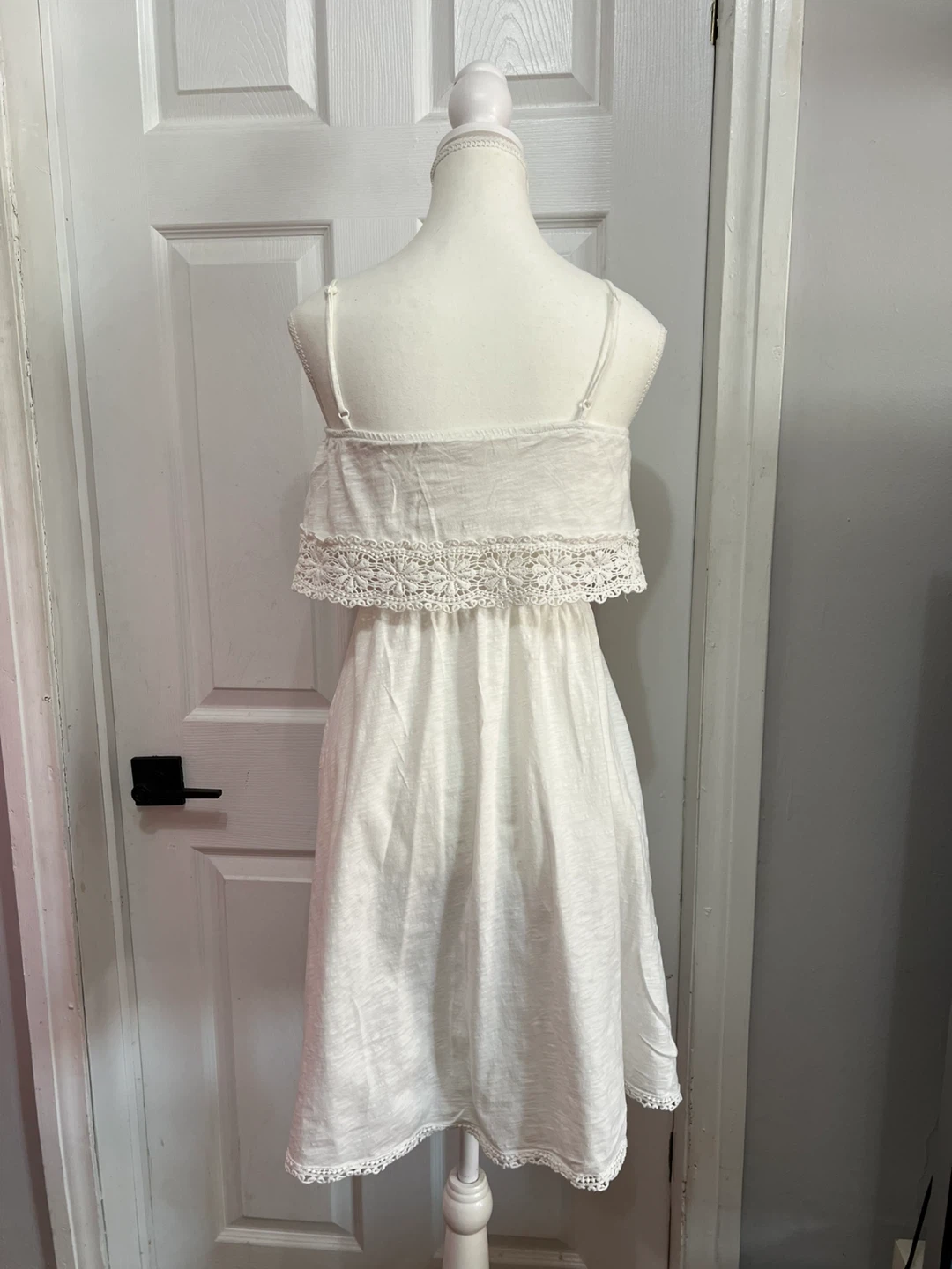 Knee length white dress - photo 3
