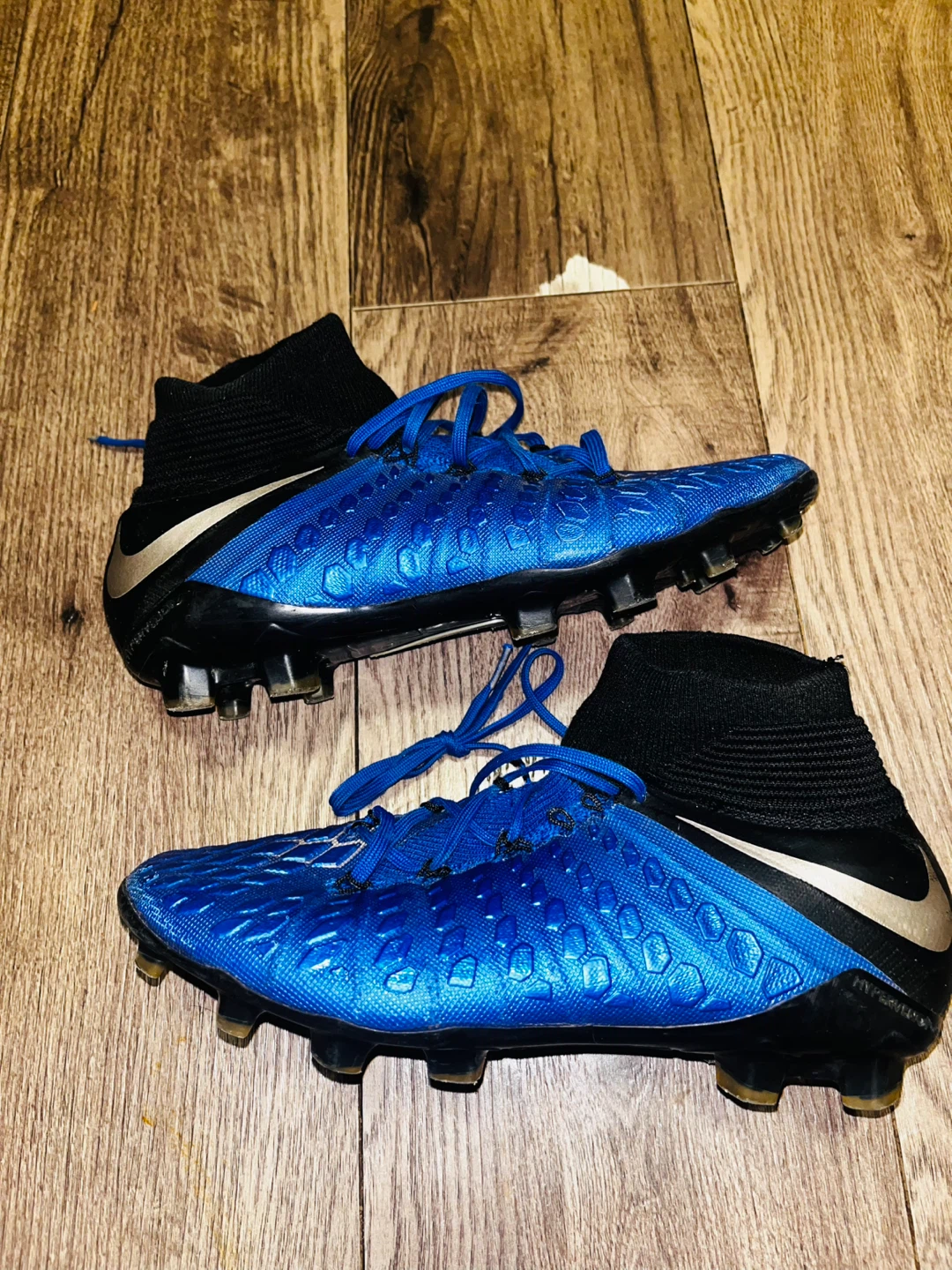 soccer cleats hypervenoms