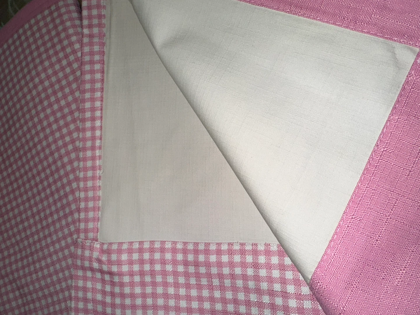 Pink / white bedroom curtains - photo 2