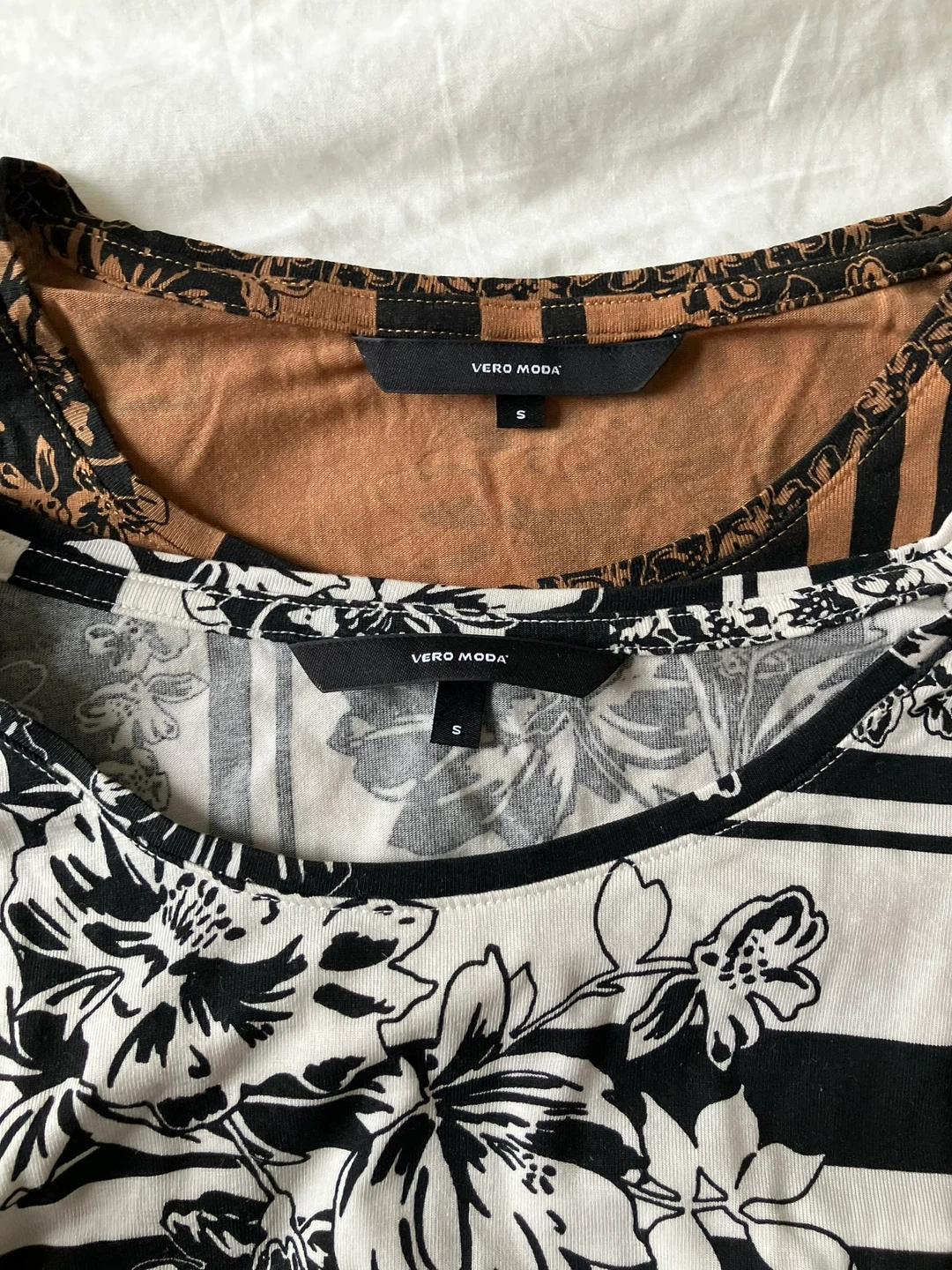 2 Vera Moda Floral Pattern Tops Size S - photo 2