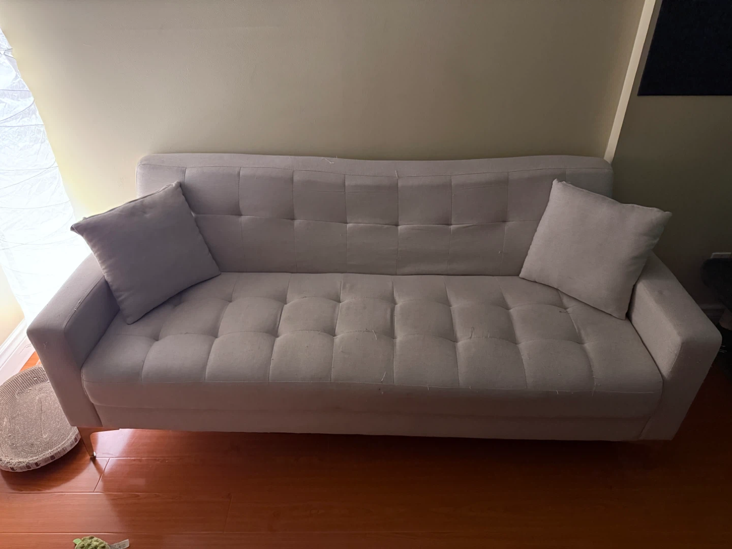 🥕Beige Tufted Sofa with Pillows