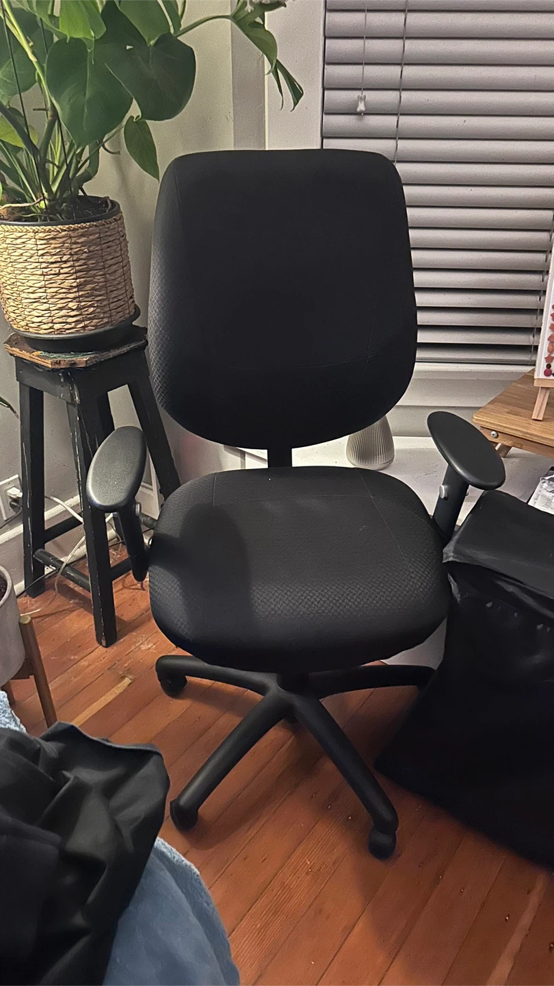 Ergonomic black desk chair – good condition - photo 3