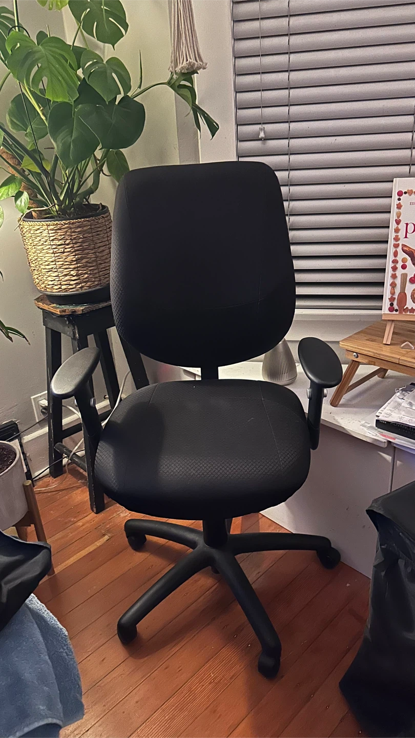 Ergonomic black desk chair – good condition - photo 2
