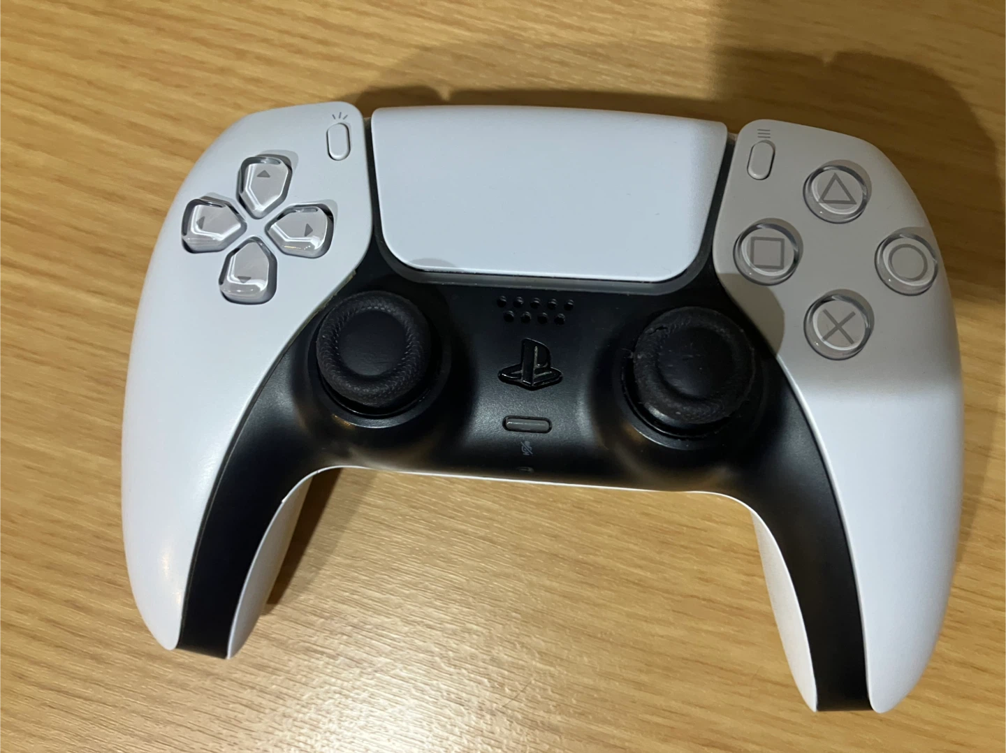 PS5, everything you need included - photo 4