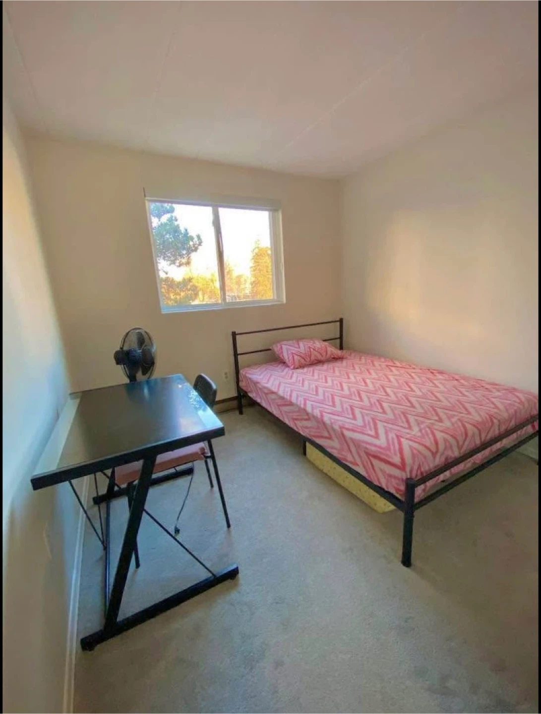 Furnished Private room available IMMEDIATELY