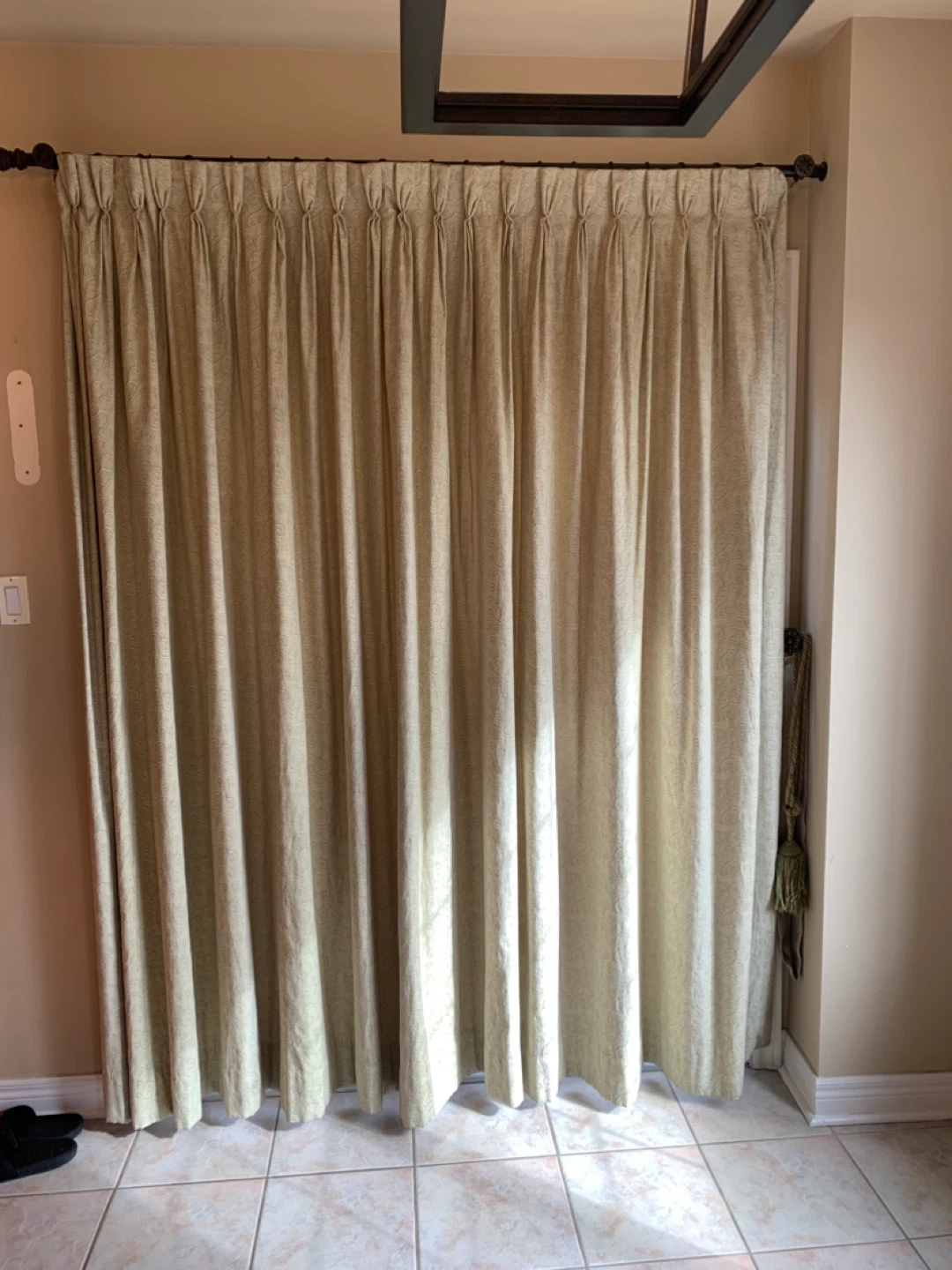 Textured Pleated Curtain with Tassel Tie-Back - photo 5