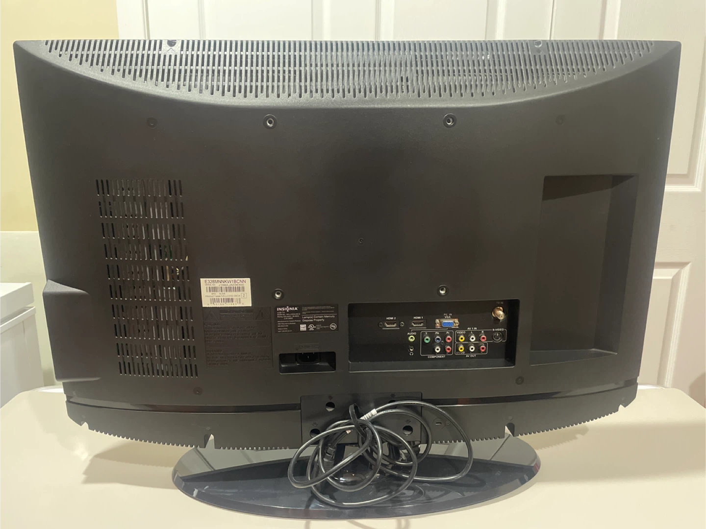 Insignia LCD TV 32inch