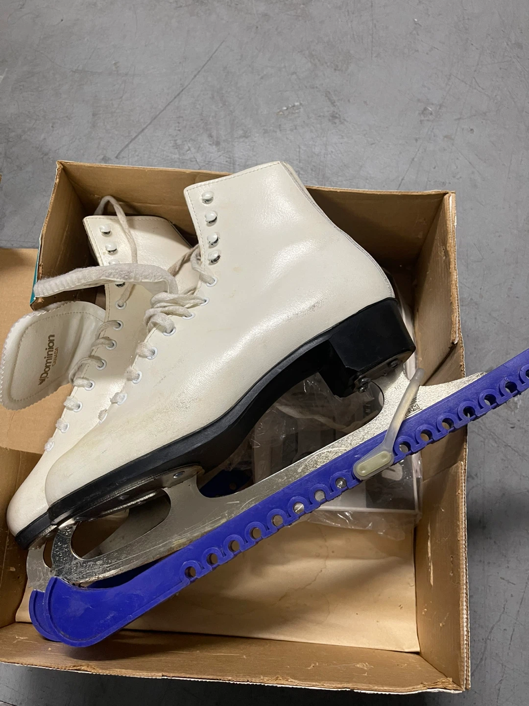 Dominion Figure Skates size 7 - photo 2
