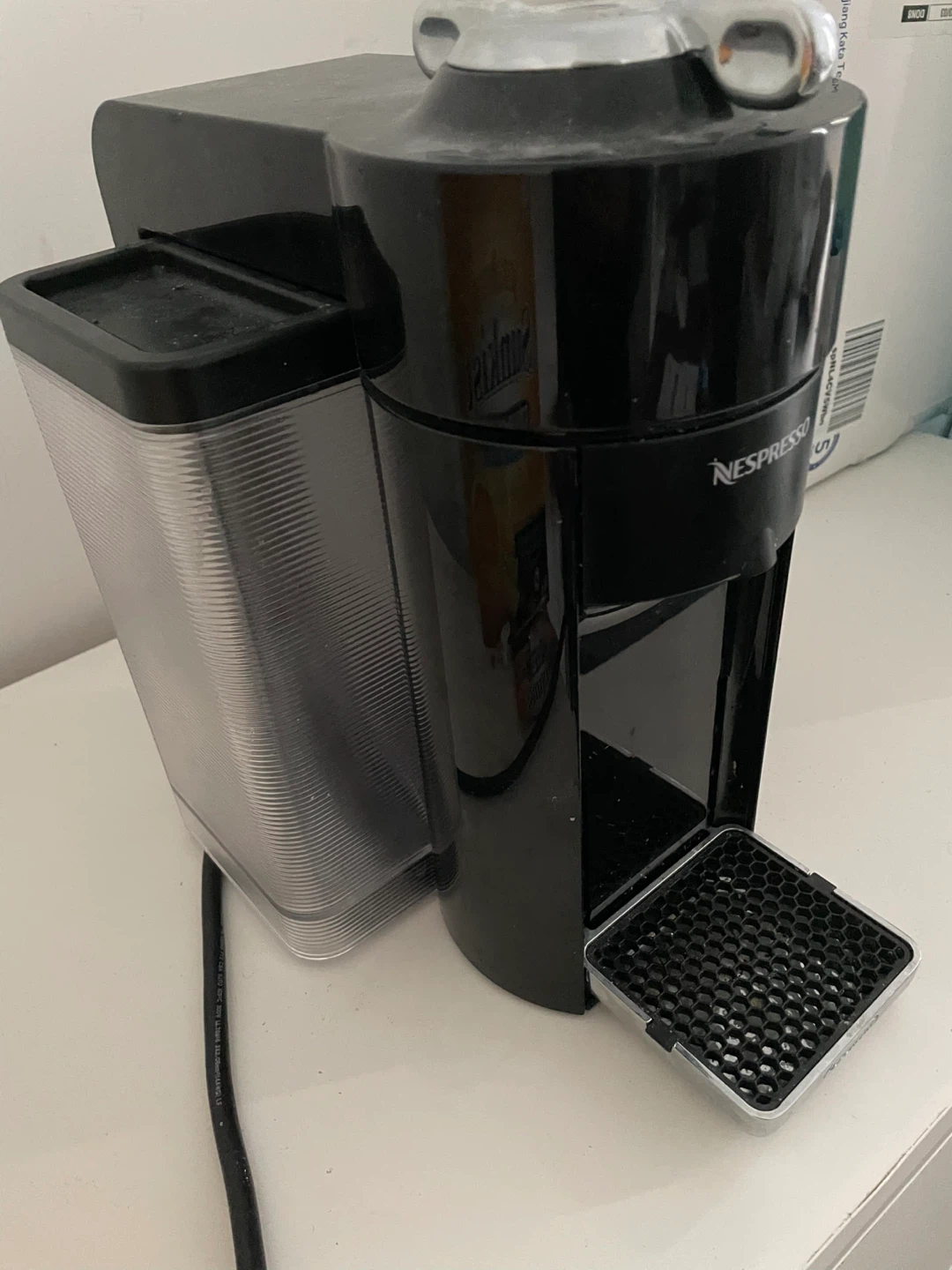 Nespresso Coffee Machine - photo 2