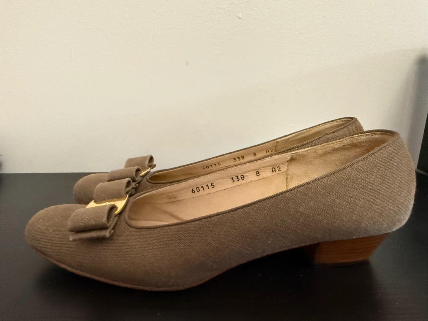 Salvatore Ferragamo "Vara" Taupe Linen Flat 8AA - photo 3