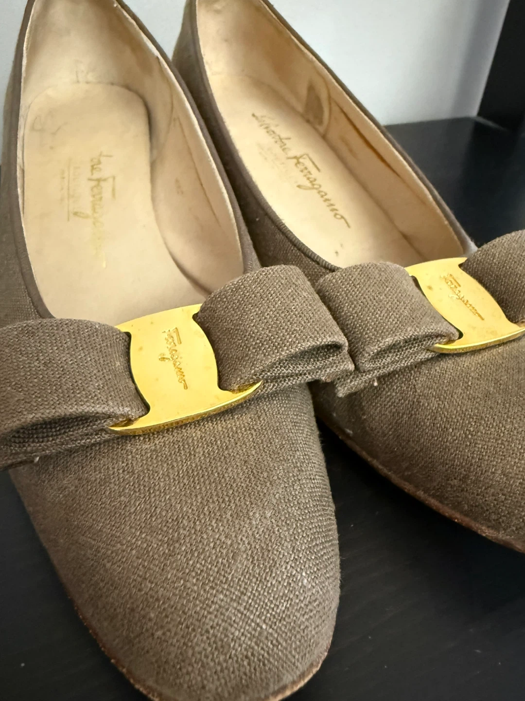 Salvatore Ferragamo "Vara" Taupe Linen Flat 8AA - photo 2