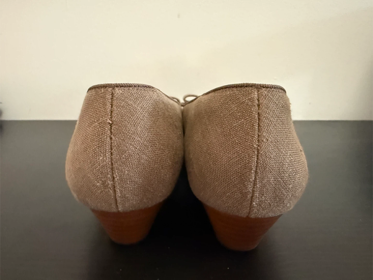 Salvatore Ferragamo "Vara" Taupe Linen Flat 8AA - photo 5