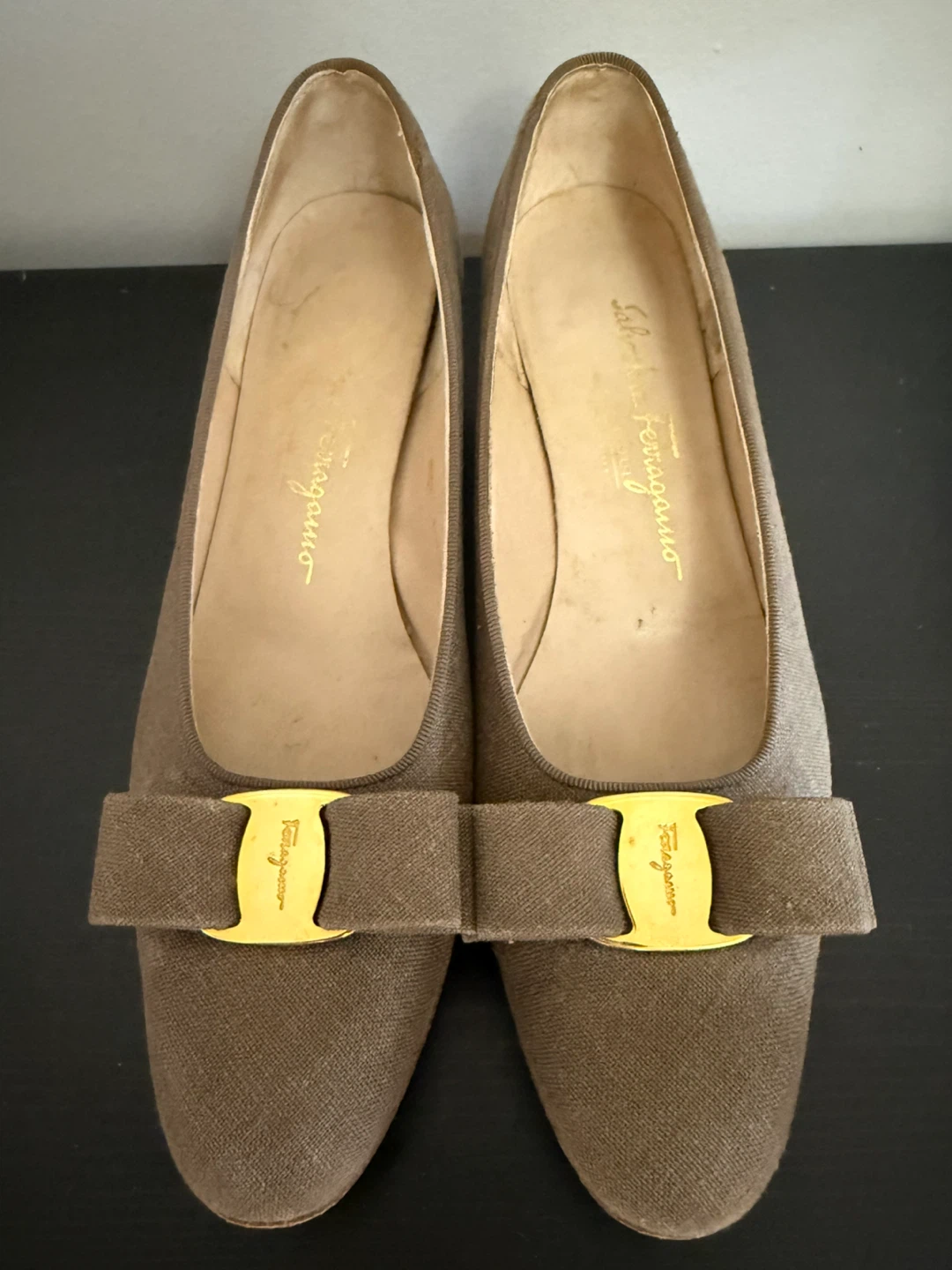 Salvatore Ferragamo "Vara" Taupe Linen Flat 8AA