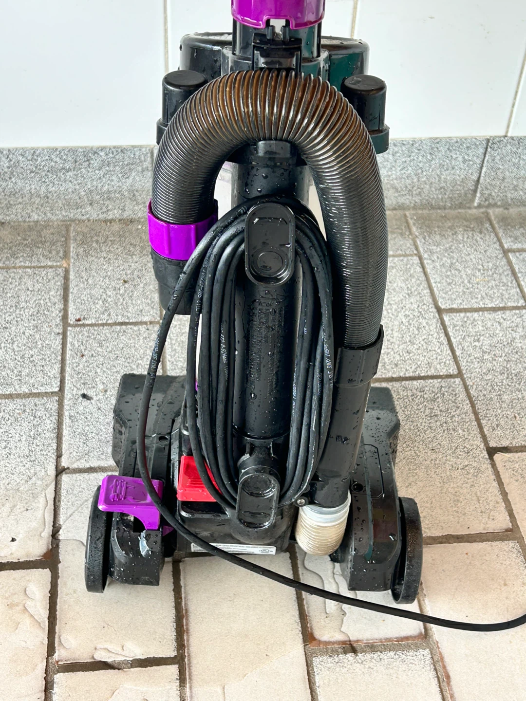 Bissell PowerForce Compact Vacuum Cleaner - photo 4