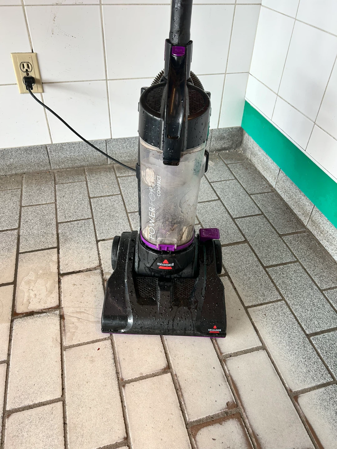 Bissell PowerForce Compact Vacuum Cleaner - photo 5