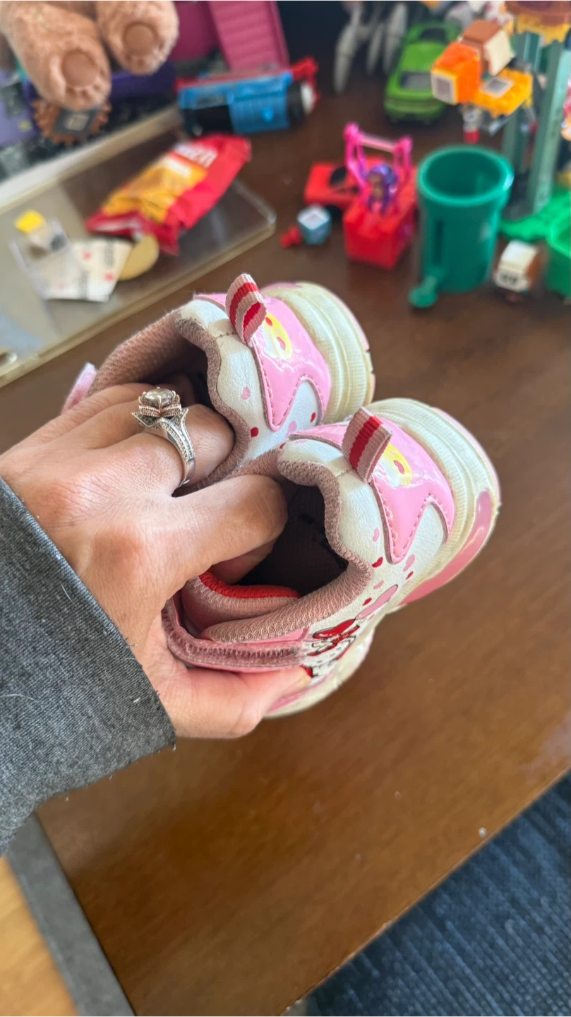 Hello Kitty Pink Toddler Sneaker size6 check more pics - photo 5