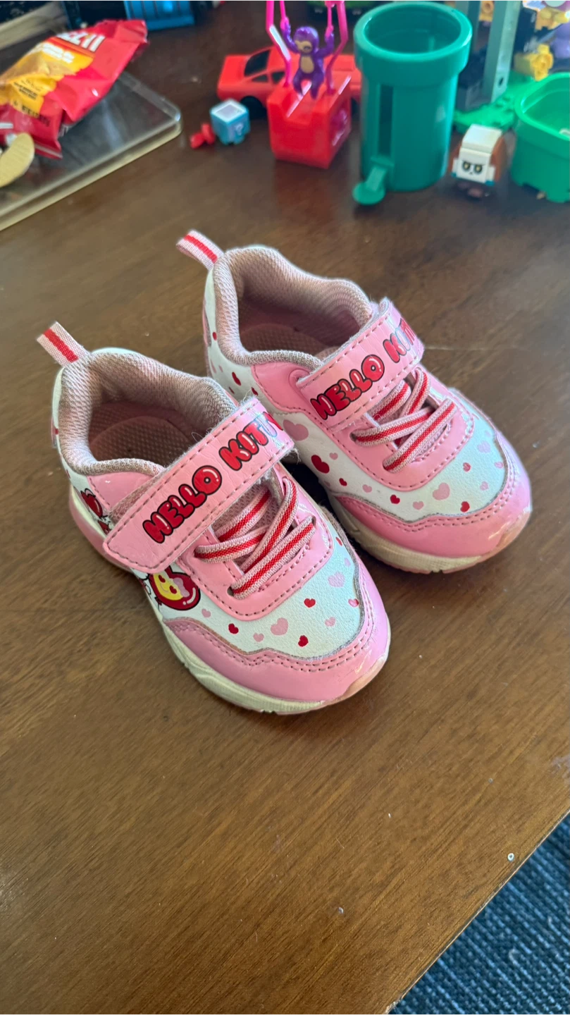Hello Kitty Pink Toddler Sneaker size6 check more pics
