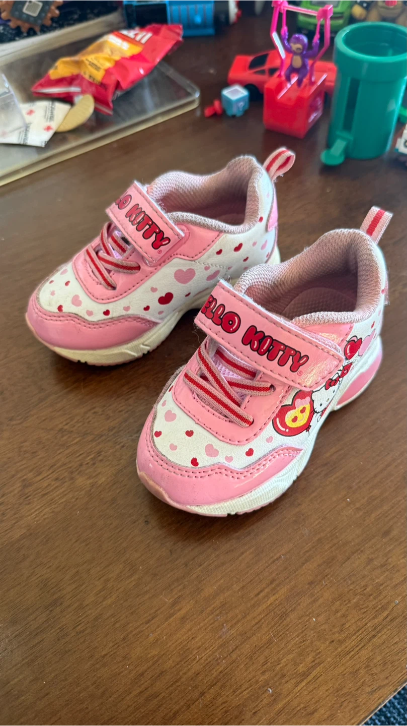 Hello Kitty Pink Toddler Sneaker size6 check more pics - photo 2