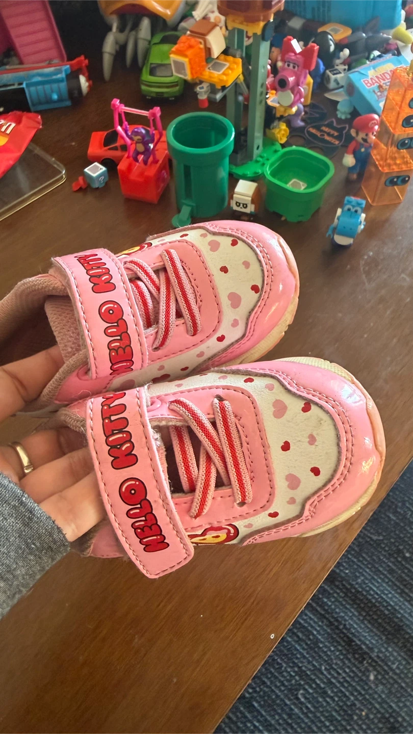 Hello Kitty Pink Toddler Sneaker size6 check more pics - photo 3