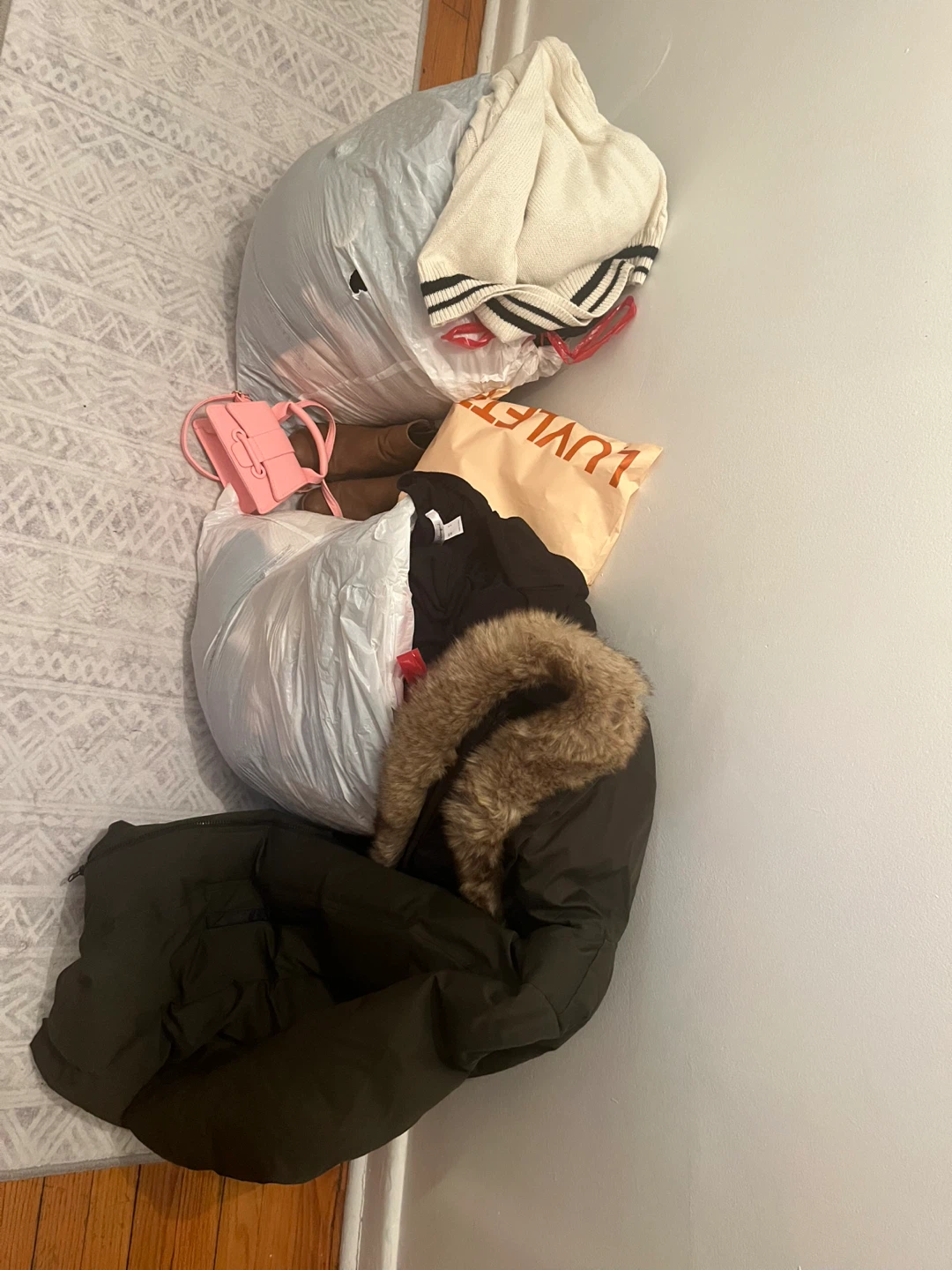 Bags of Miscellaneous women’s clothing